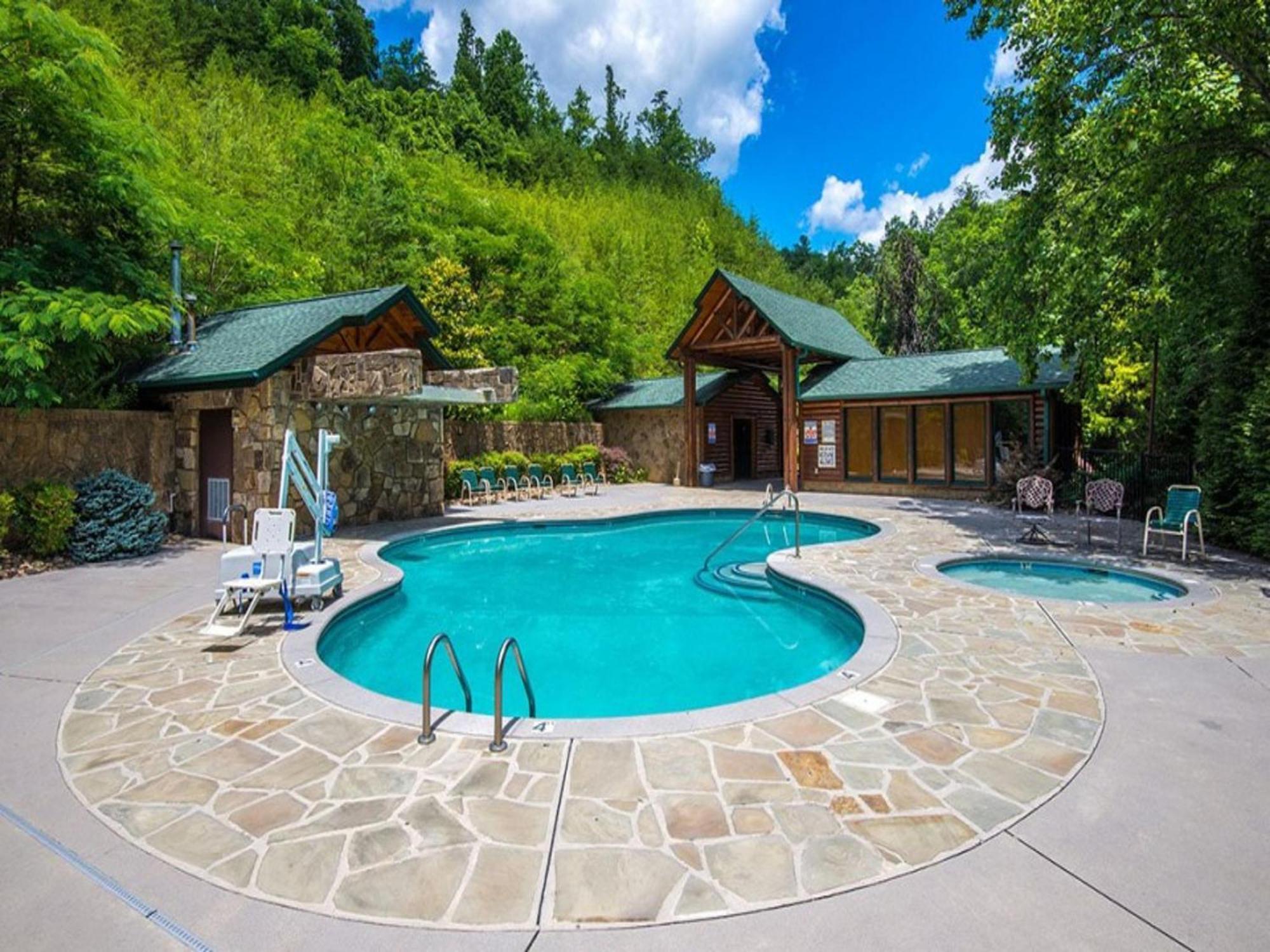The Great Escape Ii, 5 Bedrooms, Sleeps 17, Game Room, Pool Access, Theater Gatlinburg Luaran gambar