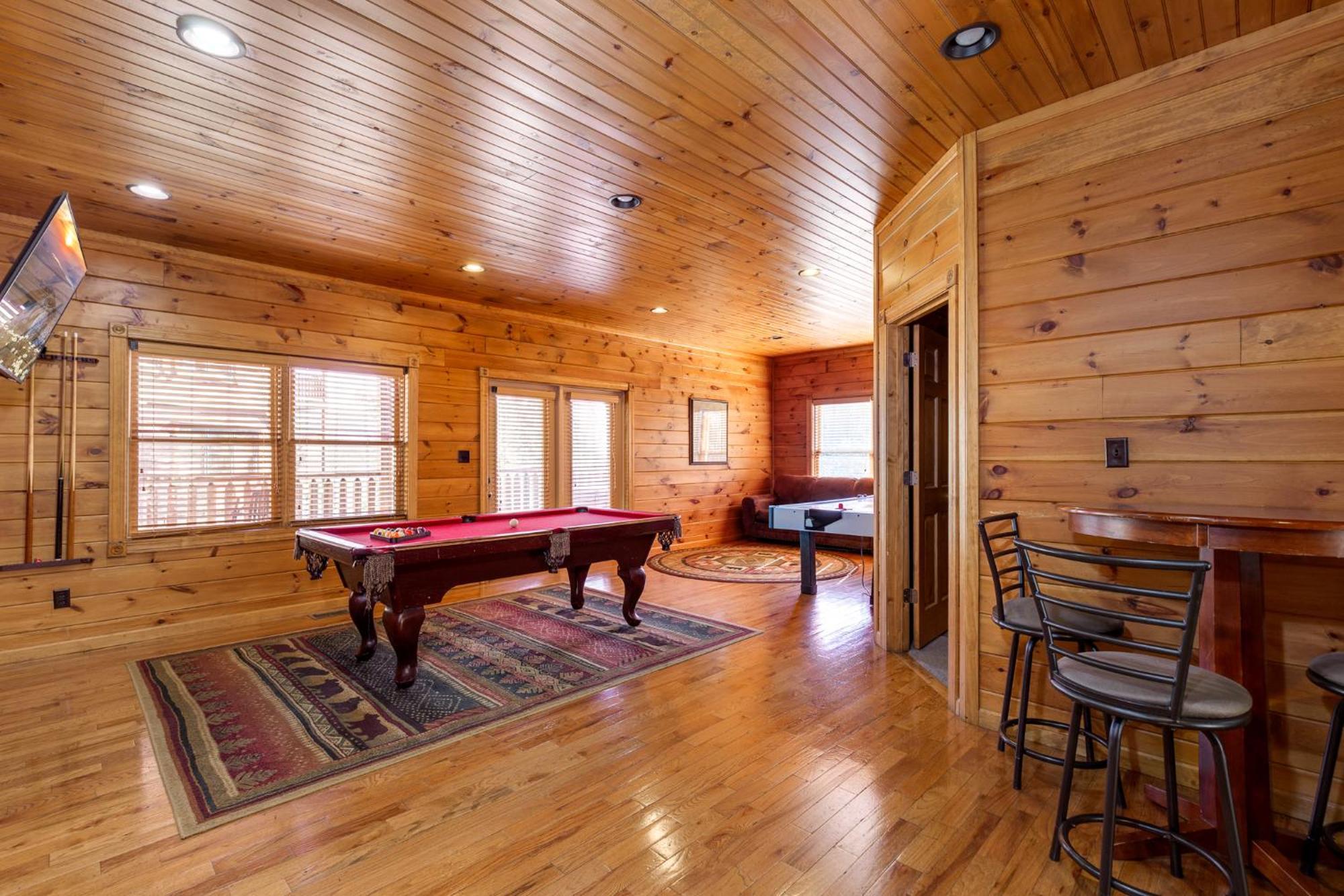 The Great Escape Ii, 5 Bedrooms, Sleeps 17, Game Room, Pool Access, Theater Gatlinburg Luaran gambar