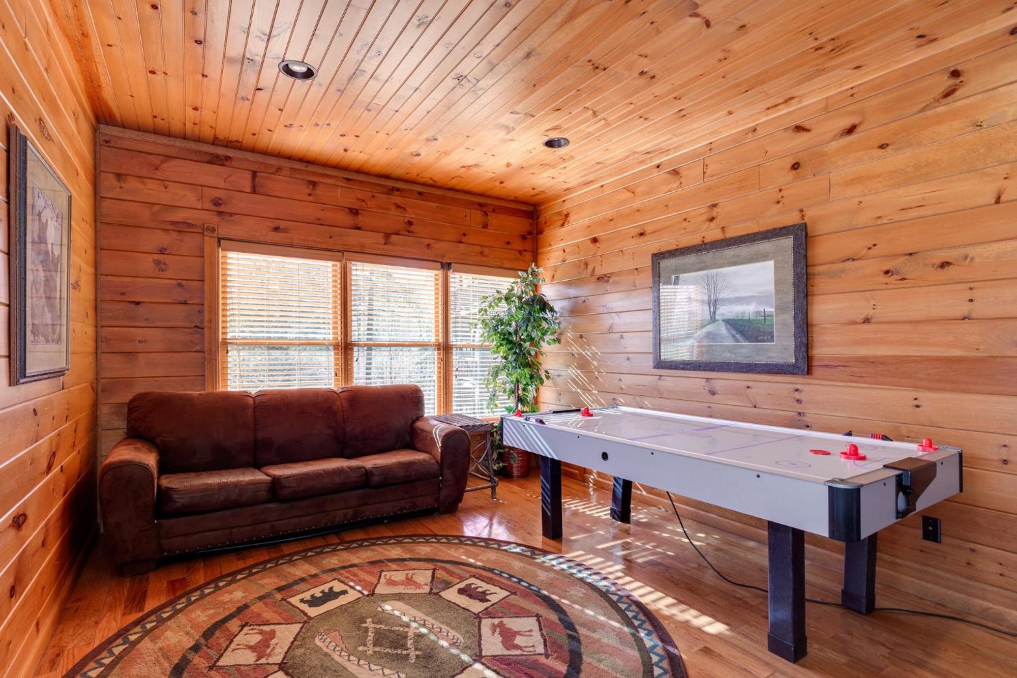 The Great Escape Ii, 5 Bedrooms, Sleeps 17, Game Room, Pool Access, Theater Gatlinburg Luaran gambar