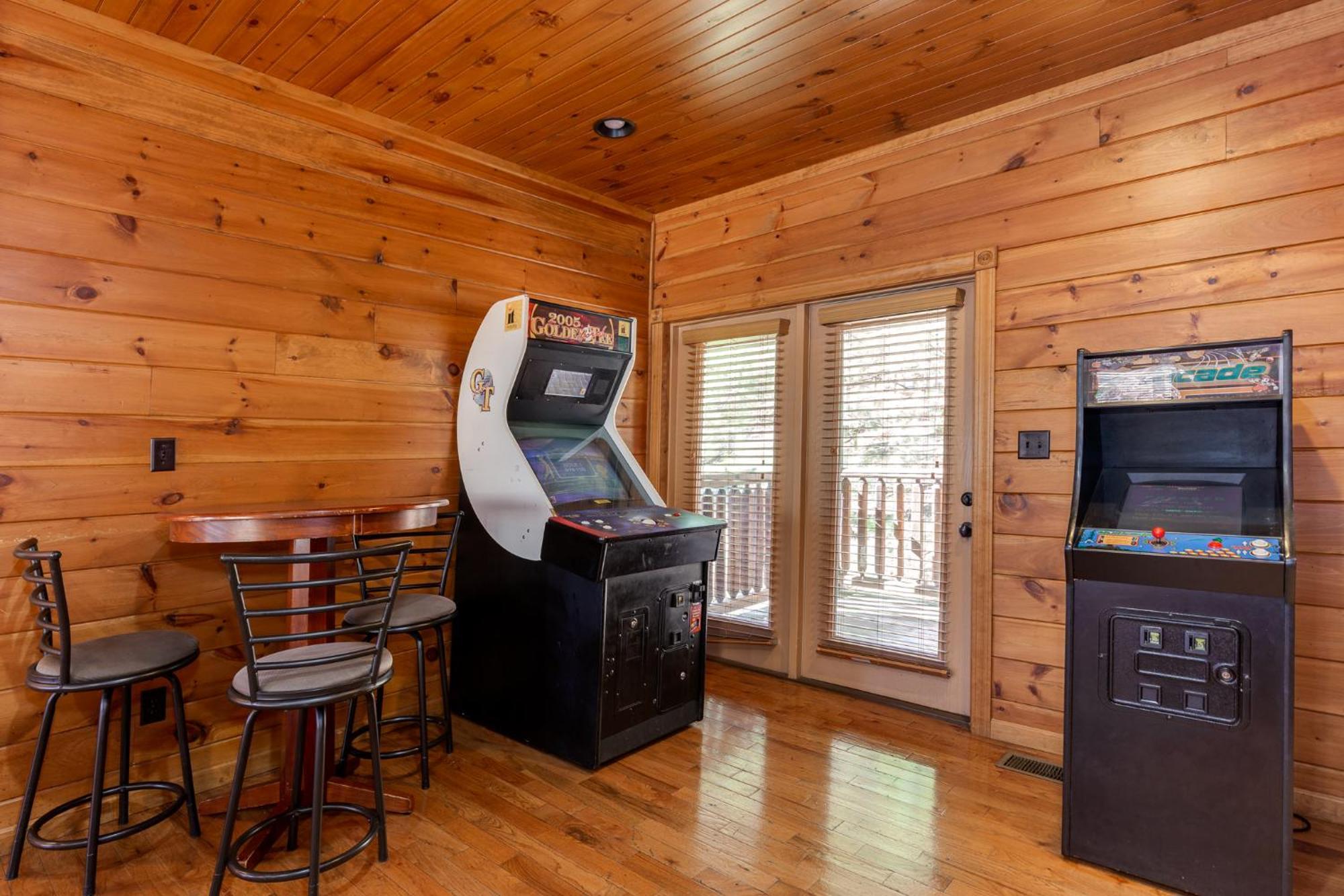 The Great Escape Ii, 5 Bedrooms, Sleeps 17, Game Room, Pool Access, Theater Gatlinburg Luaran gambar